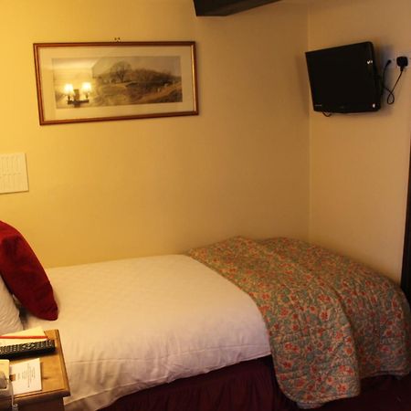 Bert'S Rooms At The Black Horse Inn Brighouse Exterior photo