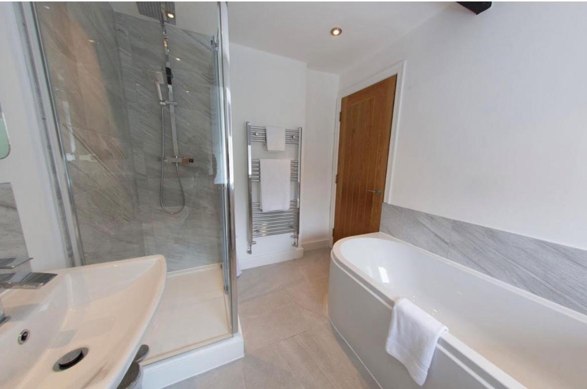 Bert'S Rooms At The Black Horse Inn Brighouse Exterior photo