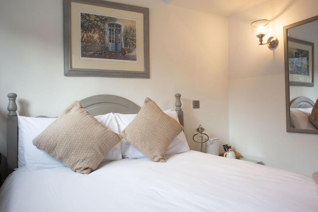 Bert'S Rooms At The Black Horse Inn Brighouse Exterior photo