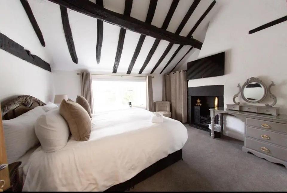 Bert'S Rooms At The Black Horse Inn Brighouse Exterior photo