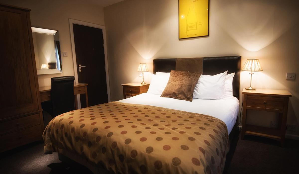 Bert'S Rooms At The Black Horse Inn Brighouse Exterior photo